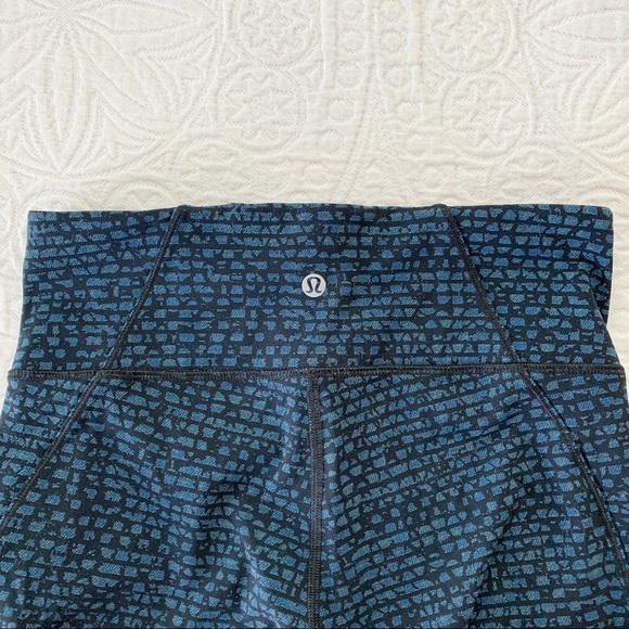 Lululemon Deep Breath Crop Leggings (21" Inseam), Shatter Weave Desert‎ Teal - Picture 9 of 10